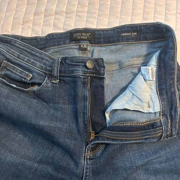 Judy Blue Cropped Slim Jeans – Size 11/30 – Medium Wash - Picture 2 of 2